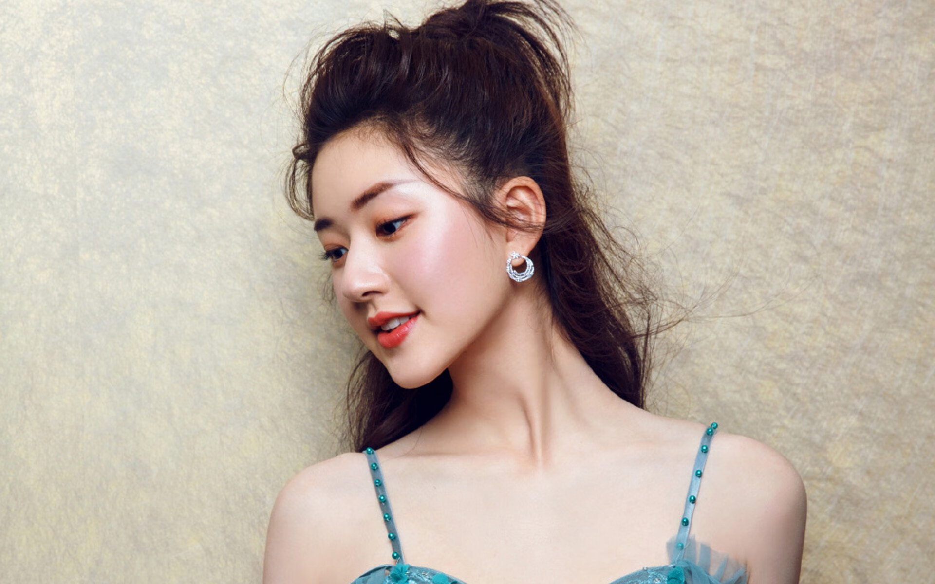 东亚杯国足迎战 球迷现场加油声不断，东亚杯国足大名单