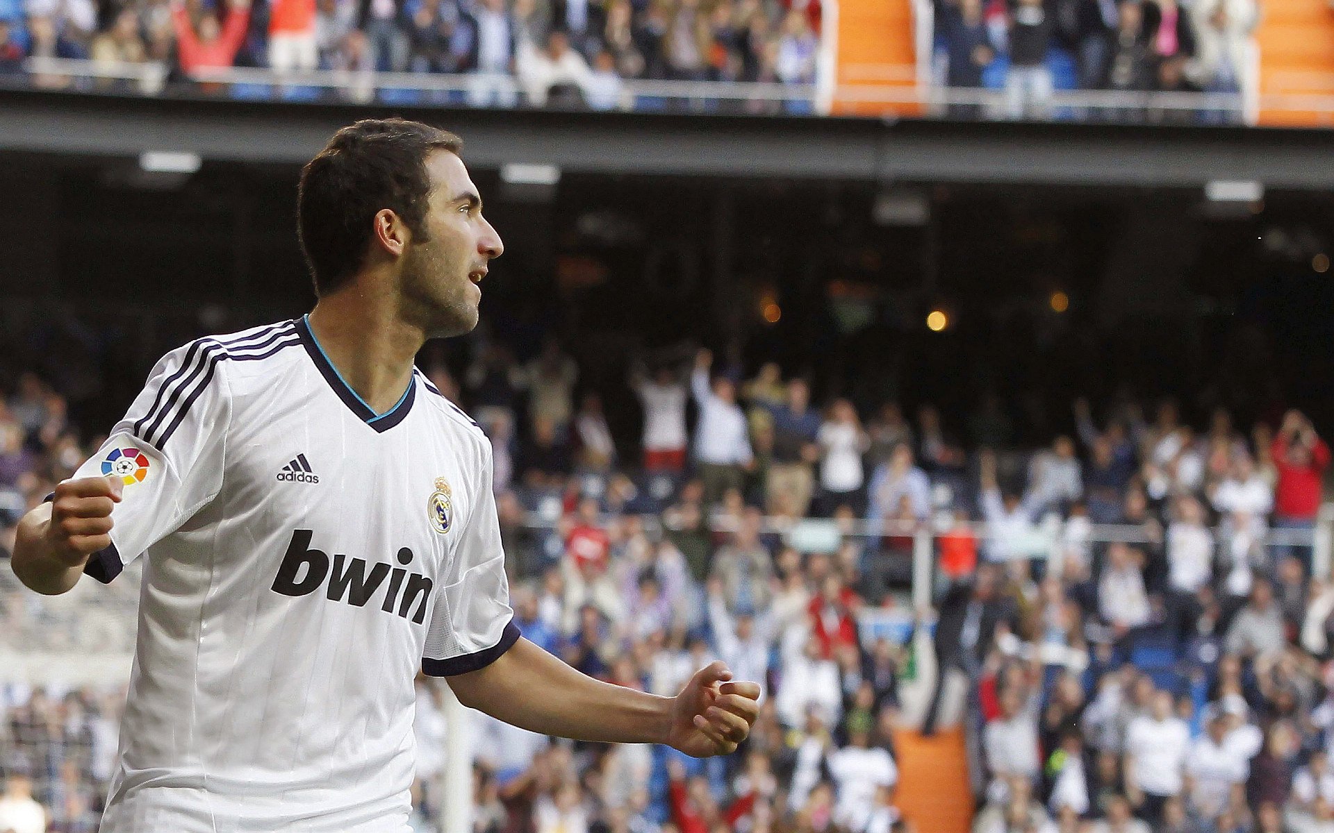 爱游戏在线-_勇士三分如雨，场场火花四溅_，勇士三分庆祝动作