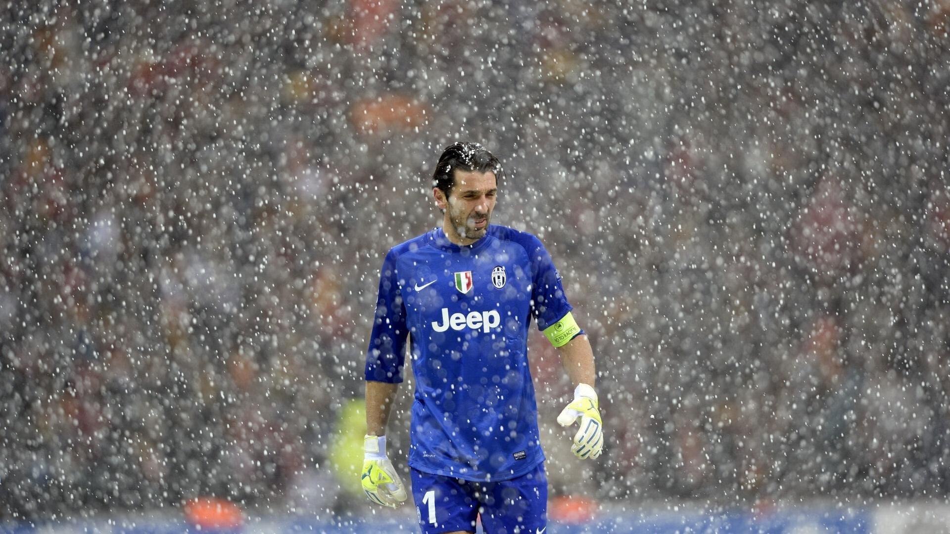 爱游戏官网网页版入口-她在季后赛中多次获得“最佳防守球员”荣誉，防守能力令人称奇！