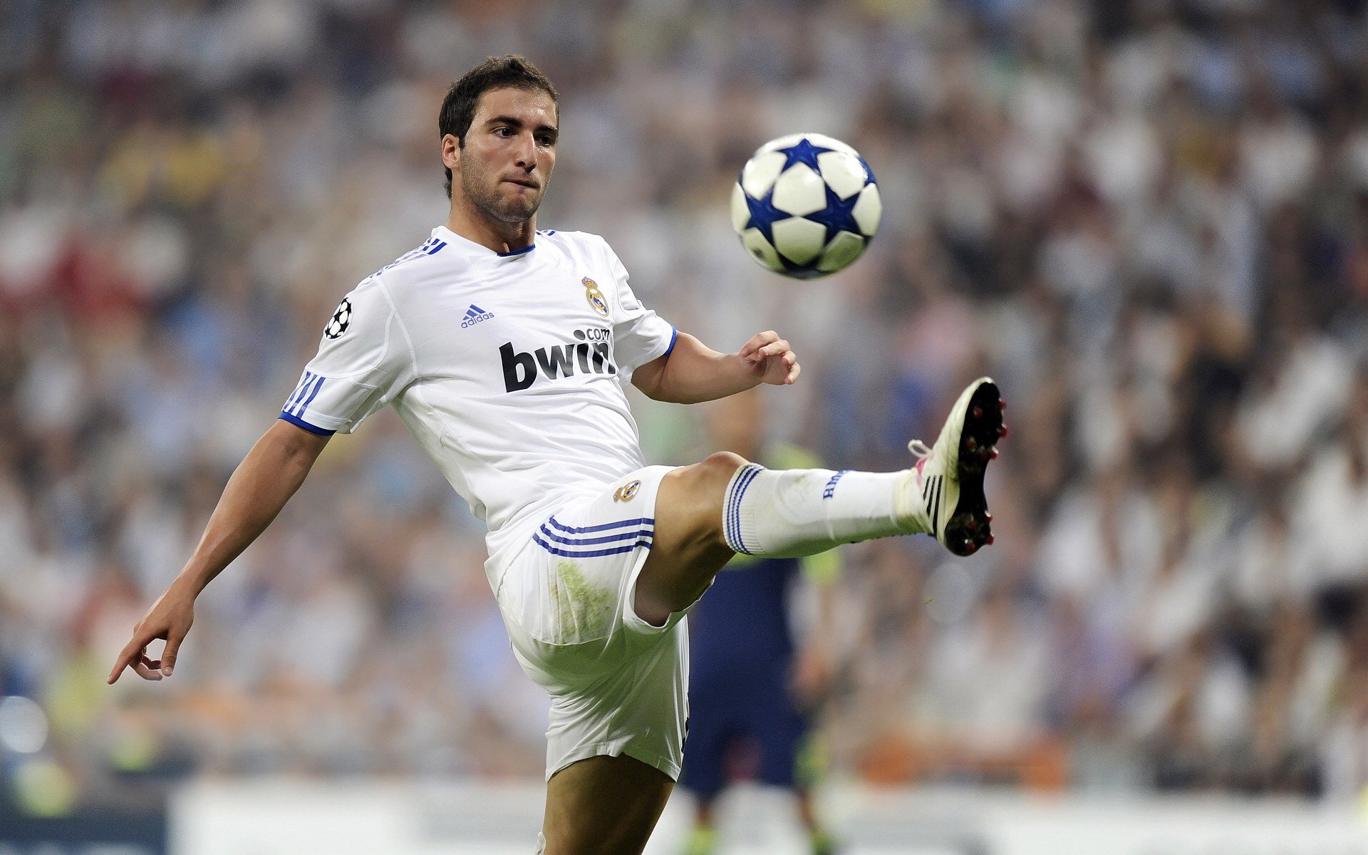 爱游戏下载-球迷热议：今年最具潜力的冠亚冠热门队伍，亚冠2021球队